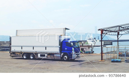 Scenery of the fishing port Landing work and preparation for shipment [horizontal composition] 93786640