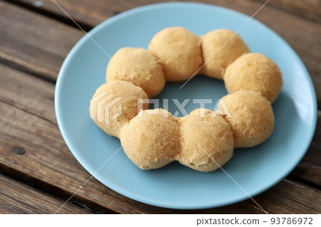 Chewy and chewy pon de kinako donuts Chewy and chewy pon de kinako donuts 93786972