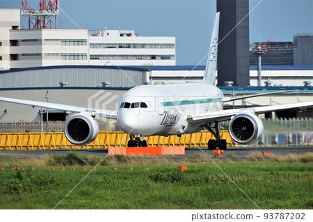 A Zipair B787 turning around for takeoff A Zipair B787 turning around for takeoff 93787202