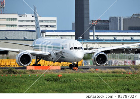 一架 Zipair B787 轉身準備起飛 一架 Zipair B787 轉身準備起飛 93787327