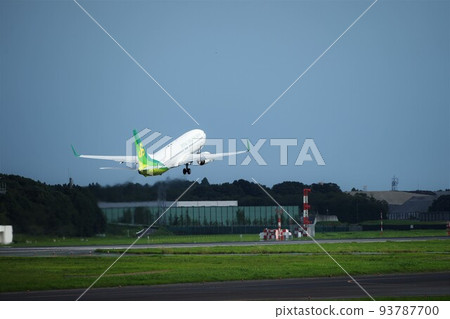 從成田機場B跑道起飛的春秋航空日本A320 93787700