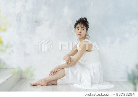 Young woman beauty image portrait 93788294