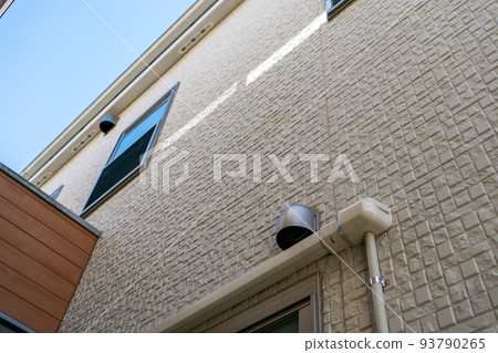 outer wall of house 93790265