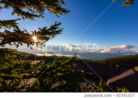 從富士山五合目看到的雲海和日落 93791557