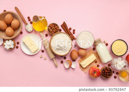 Concept of cooking cake or pie, top view Concept of cooking cake or pie, top view 93792847