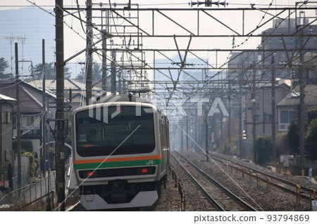宇都宮線運行的上野東京線列車 93794869