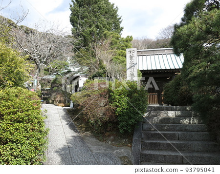 Myohoji Temple in Kamakura City (main gate, approach, near reception) 93795041