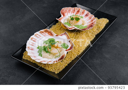 Fried seafood scallops meat with butter in a shells 93795423