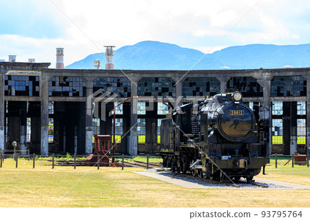 大分縣玖須郡夏季舊豐森機車倉庫和蒸汽機車 大分縣玖須郡夏季舊豐森機車倉庫和蒸汽機車 93795764