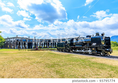 Former Bungomori locomotive storehouse and steam locomotive in summer, Kusu-gun, Oita Prefecture Former Bungomori locomotive storehouse and steam locomotive in summer, Kusu-gun, Oita Prefecture 93795774