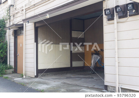 Garage housing Garage housing 93796320