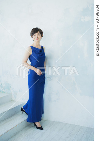 中年女性長款連衣裙 93796934