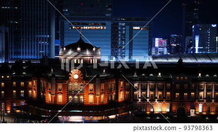 The night view of Tokyo Station is wonderful with its warm lighting The night view of Tokyo Station is wonderful with its warm lighting 93798363