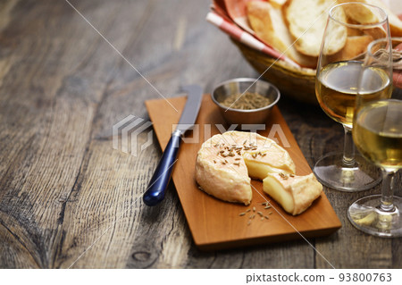 munster and cumin 93800763