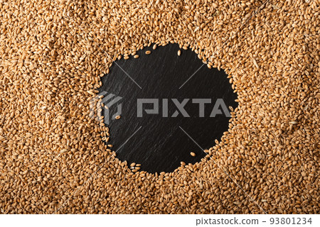 Round shaped copy-space on wheat grain background flat lay 93801234