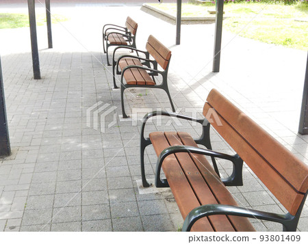 屋頂下的長凳 93801409