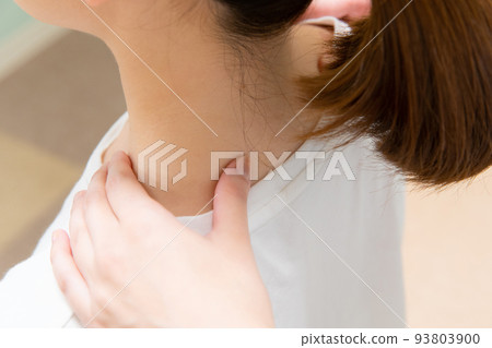 Chiropractic/massage/shoulder problems Chiropractic/massage/shoulder problems 93803900