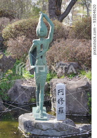 立科山正光寺是著名的賞櫻勝地，可以看到“本州最慢的染井吉野櫻花樹”。 93804620
