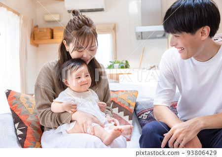 爸爸媽媽寶寶三個家庭 93806429