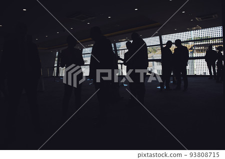 Silhouette of businessmen standing in a modern corporation and agreeing on business projects. Selective Focus Silhouette of businessmen standing in a modern corporation and agreeing on business projects. Selective Focus 93808715