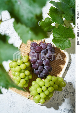 Grape Shine Muscat and Fujiminori Grape Shine Muscat and Fujiminori 93809049