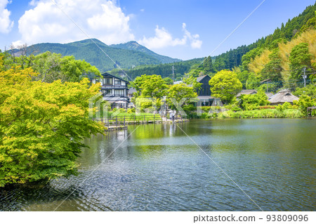 Fresh green Yufuin Kinka Lake 93809096