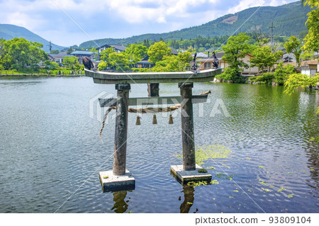 Fresh green Yufuin Kinka Lake Fresh green Yufuin Kinka Lake 93809104