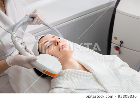 Skin lifting Procedure in a cosmetology clinic. The procedure of hardware liposuction of the neck and chin. Removal of the second chin in a woman. 93809836
