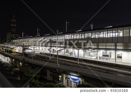 Fukuyama Station Shinkansen platform and conventional line platform Fukuyama City, Hiroshima Prefecture Fukuyama Station Shinkansen platform and conventional line platform Fukuyama City, Hiroshima Prefecture 93810168