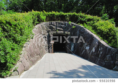 可以看到關東壤土層的岩宿遺址岩宿穹頂 / 群馬縣綠市 93810398