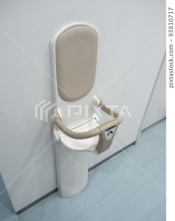 baby chair in toilet 93810717