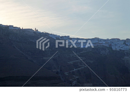 黎明時分從遊輪上的聖托里尼島 93810773