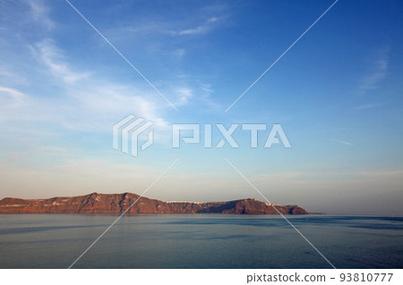 從遊輪看到的清早聖托里尼 93810777