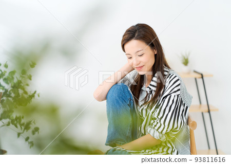 Portrait of women in their twenties 93811616