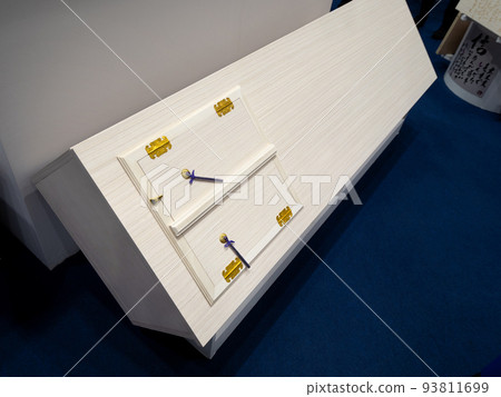 wooden coffin 93811699