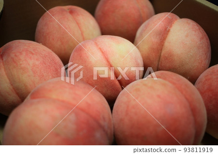 Peach and akatsuki from Fukushima Prefecture Peach and akatsuki from Fukushima Prefecture 93811919