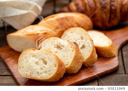 Sliced baguette 93811949