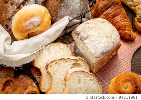 Sliced bread 93811961