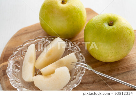 Autumn taste 20th century pear cut 93812334