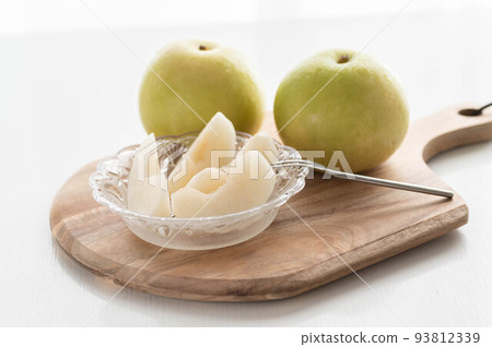 Autumn taste 20th century pear cut Autumn taste 20th century pear cut 93812339