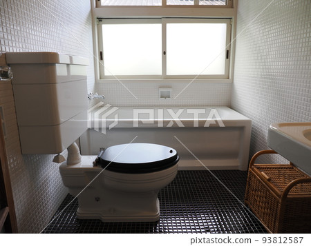 昭和時代的現代浴室和廁所(江戶東京建築博物館、前川國男住宅) 昭和時代的現代浴室和廁所(江戶東京建築博物館、前川國男住宅) 93812587