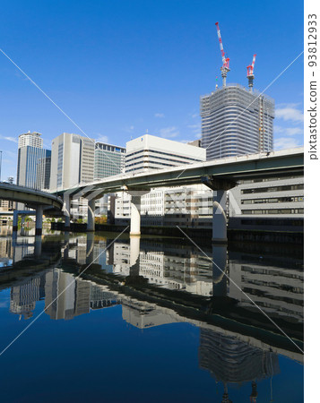 從大阪渡邊橋看中之島路口 從大阪渡邊橋看中之島路口 93812933