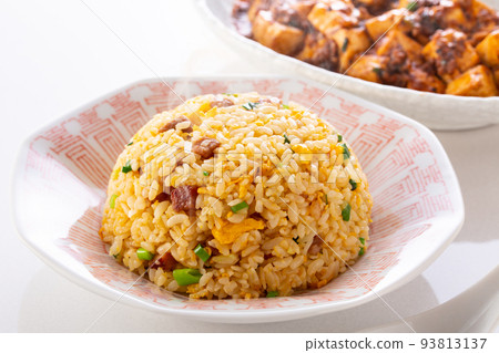 炒飯和麻婆豆腐 炒飯和麻婆豆腐 93813137