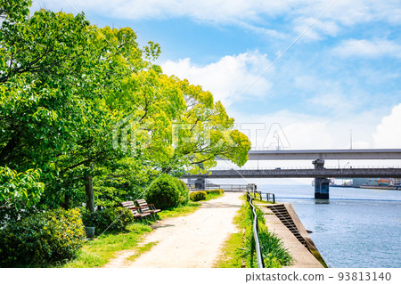 A view of Hiroshima Bay from Kawashi Park in the lower reaches of the Honkawa River. The area near the mouth of the river is the factory area of Yoshijima. Hiroshima A view of Hiroshima Bay from Kawashi Park in the lower reaches of the Honkawa River. The area near the mouth of the river is the factory area of Yoshijima. Hiroshima 93813140
