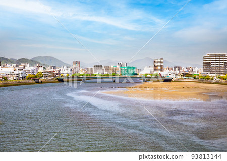 A view of Yoshijima Bridge and Funairi-cho in the upstream area from Eba Ohashi Bridge. You can see the green net of the Funairi driving range. A view of Yoshijima Bridge and Funairi-cho in the upstream area from Eba Ohashi Bridge. You can see the green net of the Funairi driving range. 93813144