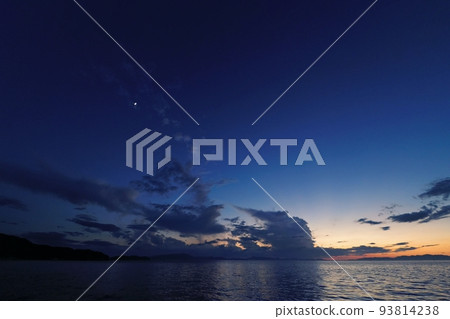 Mysterious summer coastal evening view with cumulonimbus clouds・Super wide angle・Sky mainly・220706pm 93814238