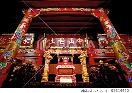 燒毀前的首里城正殿寶座 93814450