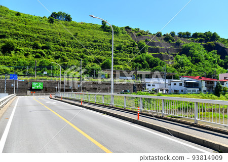 Mihara Ohashi Bridge / Looking towards Manza and Kazawaguchi Station from Azuma River (Tsumagoi Village, Gunma Prefecture) [August 2022] 93814909