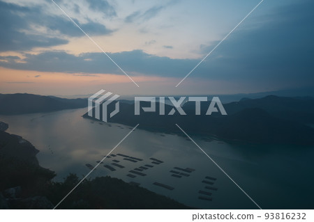 從山看到的“岡山縣”瀨戶內海國立公園黎明 93816232
