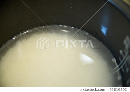 Rice, water, sharpening, up, water surface, rice cooker, pot Rice, water, sharpening, up, water surface, rice cooker, pot 93816802